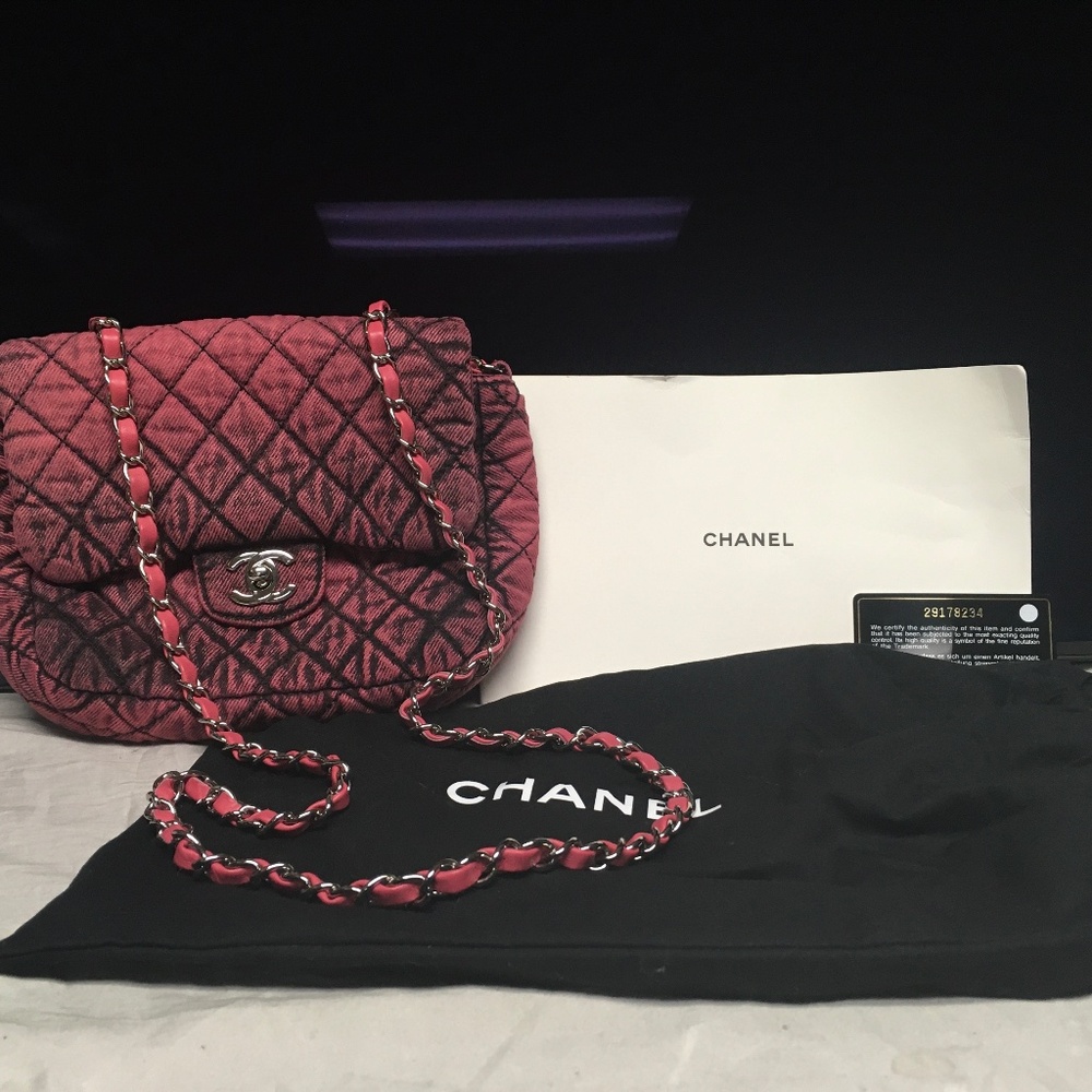 CHANEL VINTAGE PINK QUILTED DENIM SHOULDER BAG